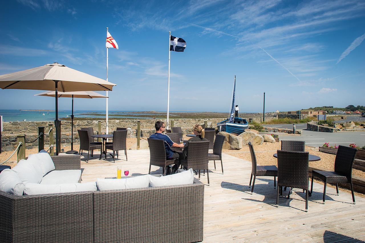 Driftwood Inn Saint Saviour المطعم الصورة