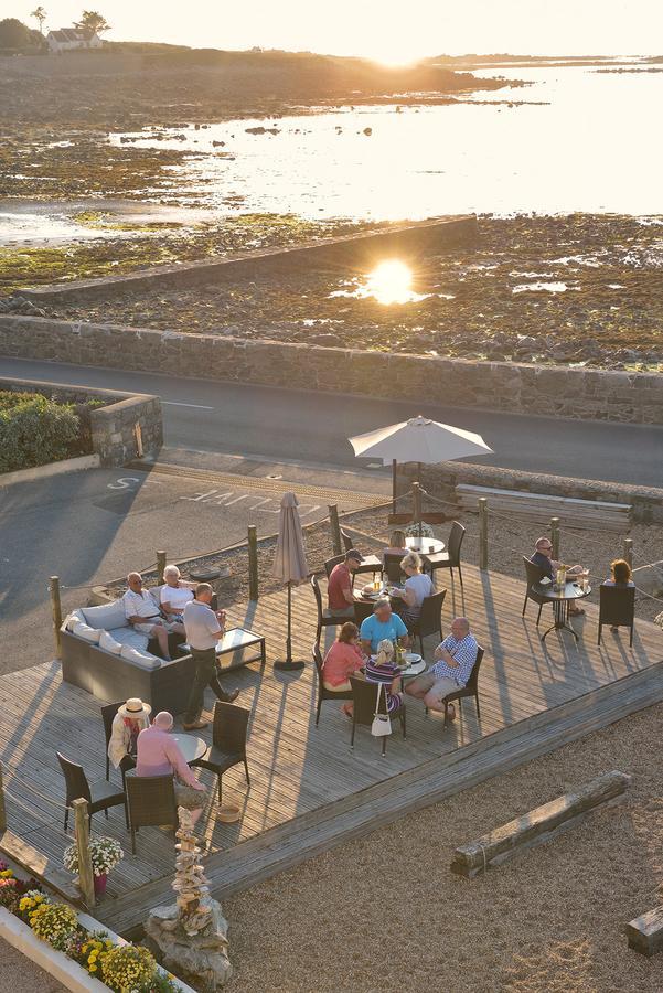 Driftwood Inn Saint Saviour المطعم الصورة